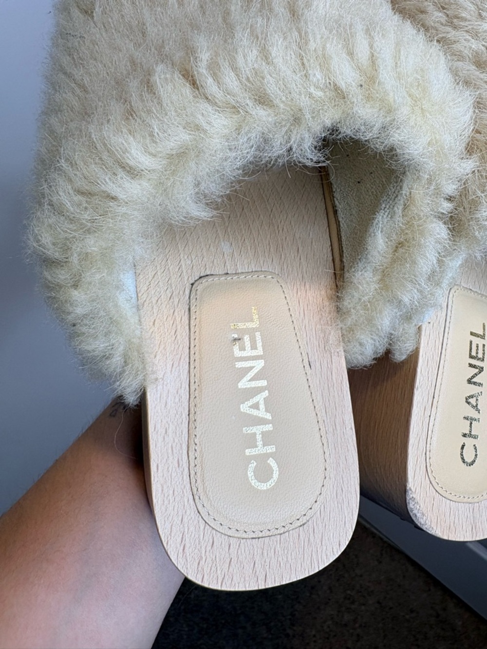 CHANEL 2022 Beige Shearling Lambskin Clogs - Picture 6 of 9